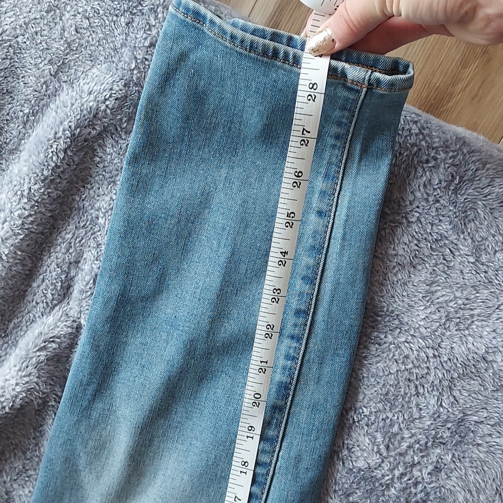Old Navy Maternity Skinny Jeans - Picture 3 of 6
